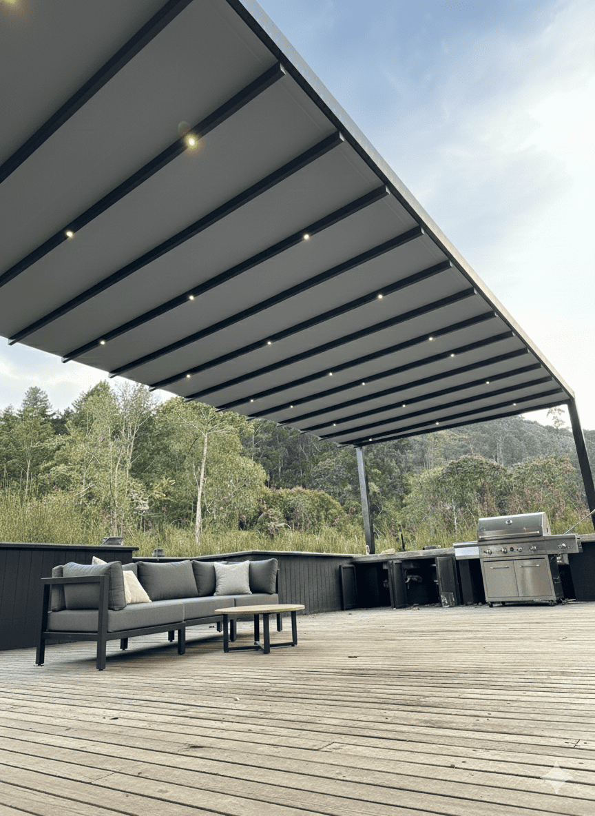 Proyecto residencial con instalación de pérgola retráctil de diseño contemporáneo